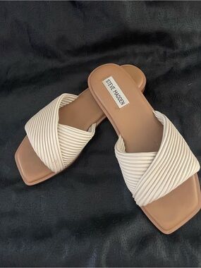 Steve Madden Ribbed Cream Cross-Band Slides